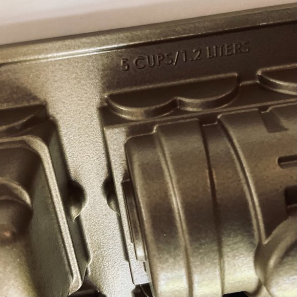 NORDIC WARE "Train" 9 Car Cake Pan EUC - Picture 6 of 9